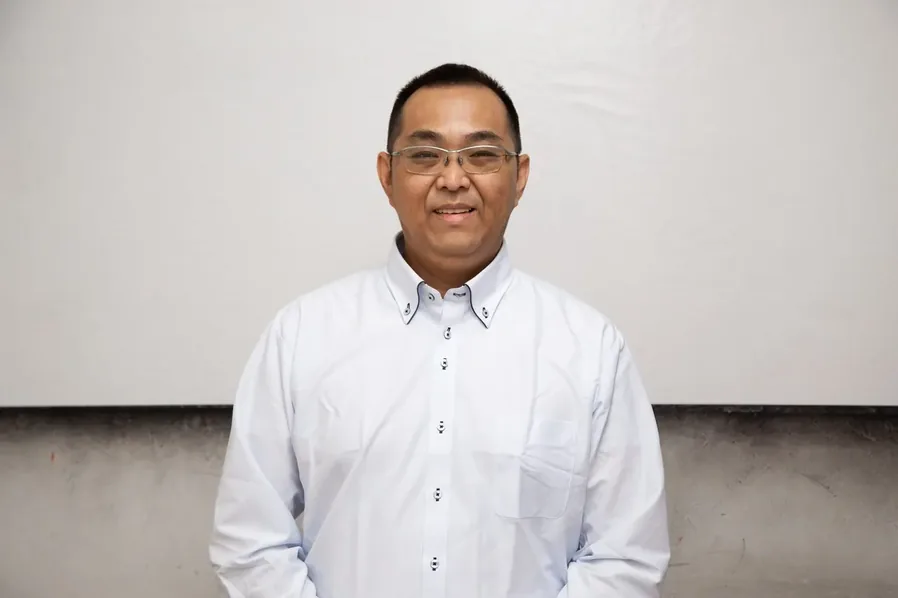 横浜予備校 代表 佐藤 徹（塾長・英語）
