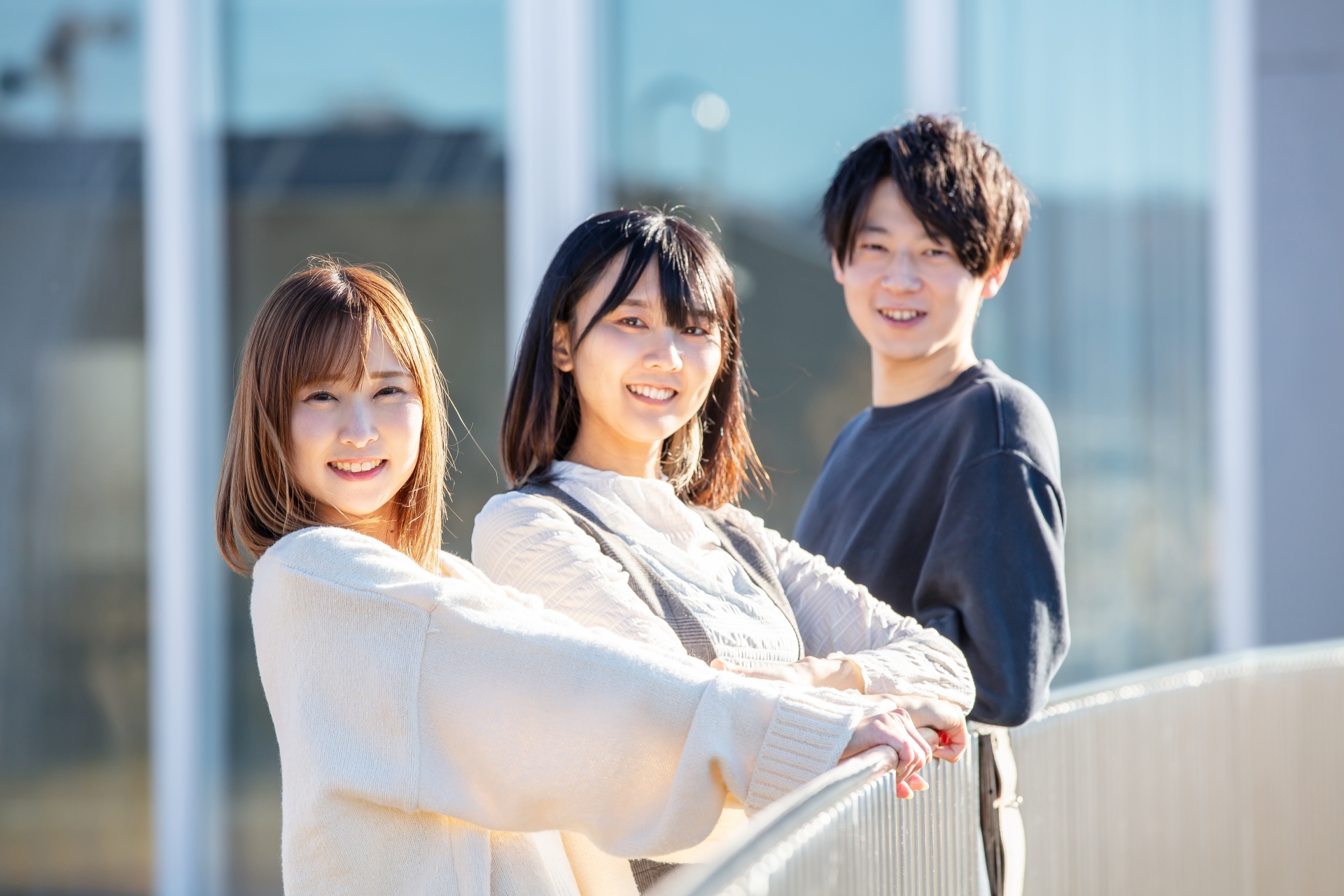 カメラ目線の大学生　 student