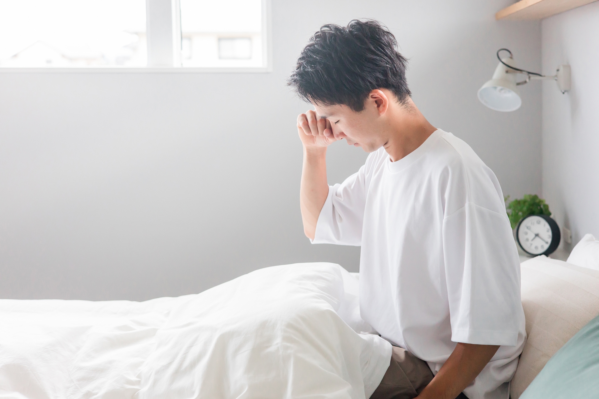 不眠症・睡眠不足・睡眠障害に悩む男性