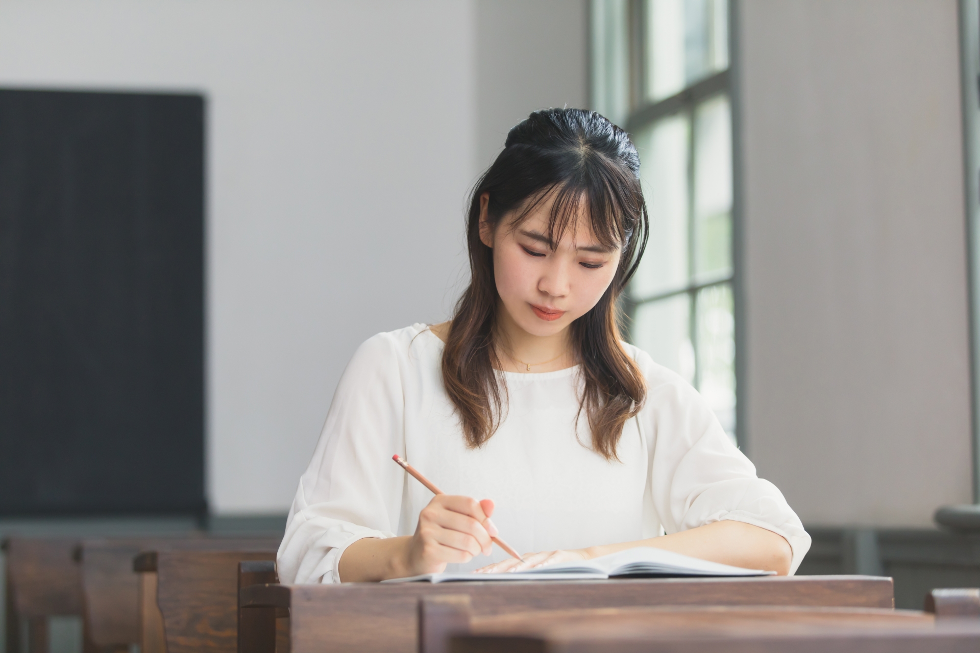 授業を受ける女性