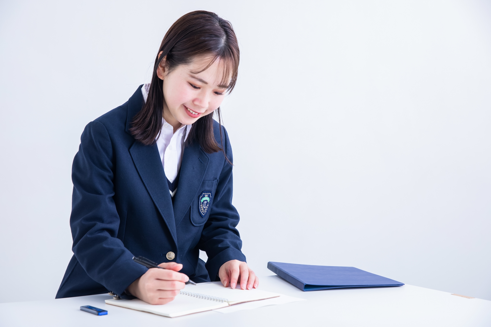 勉強中の女子学生