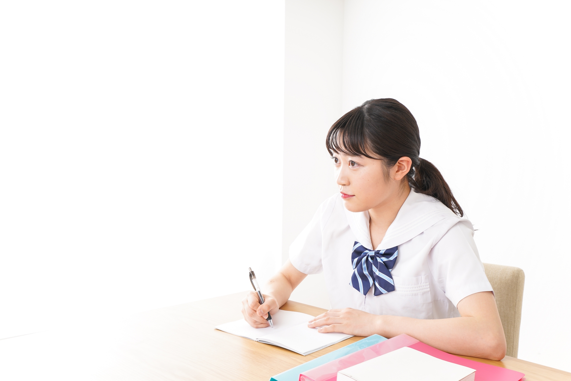 勉強する学生