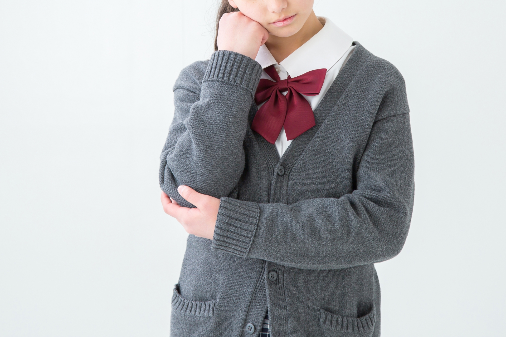 悩む制服を着た女の子