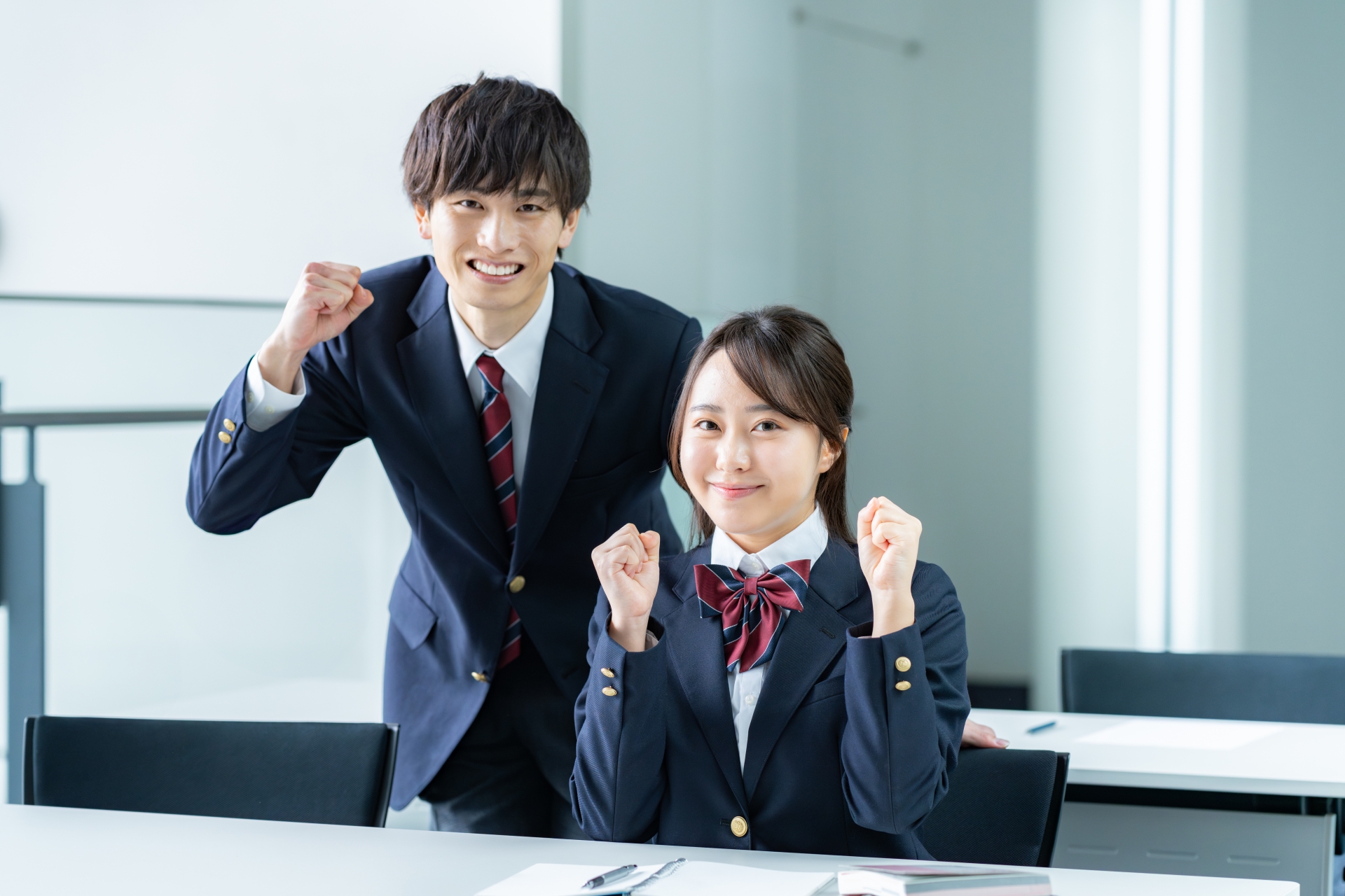 教室で自習する学生