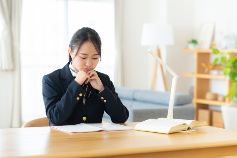 効果的に英語を復習する方法｜学習ポイントや学習計画の立て方も解説