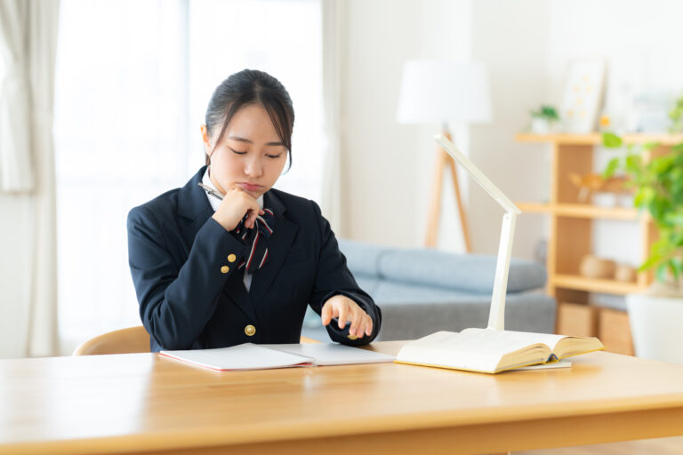模試の復習が成績アップにつながる！復習ノートの作り方や科目別復習方法を解説