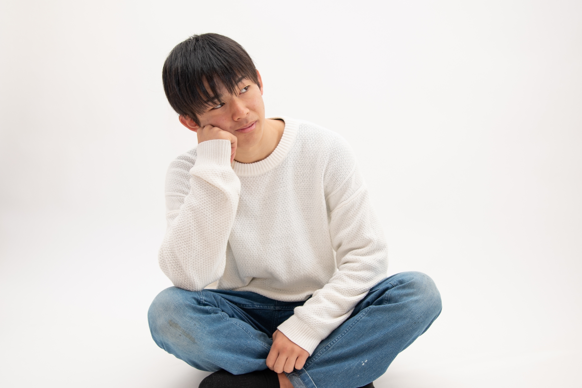 ふてくされる男子中学生