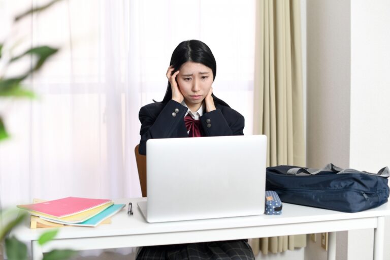 大学受験に不安を感じてしまう原因は？不安への対処法や本番の緊張を和らげる方法も解説