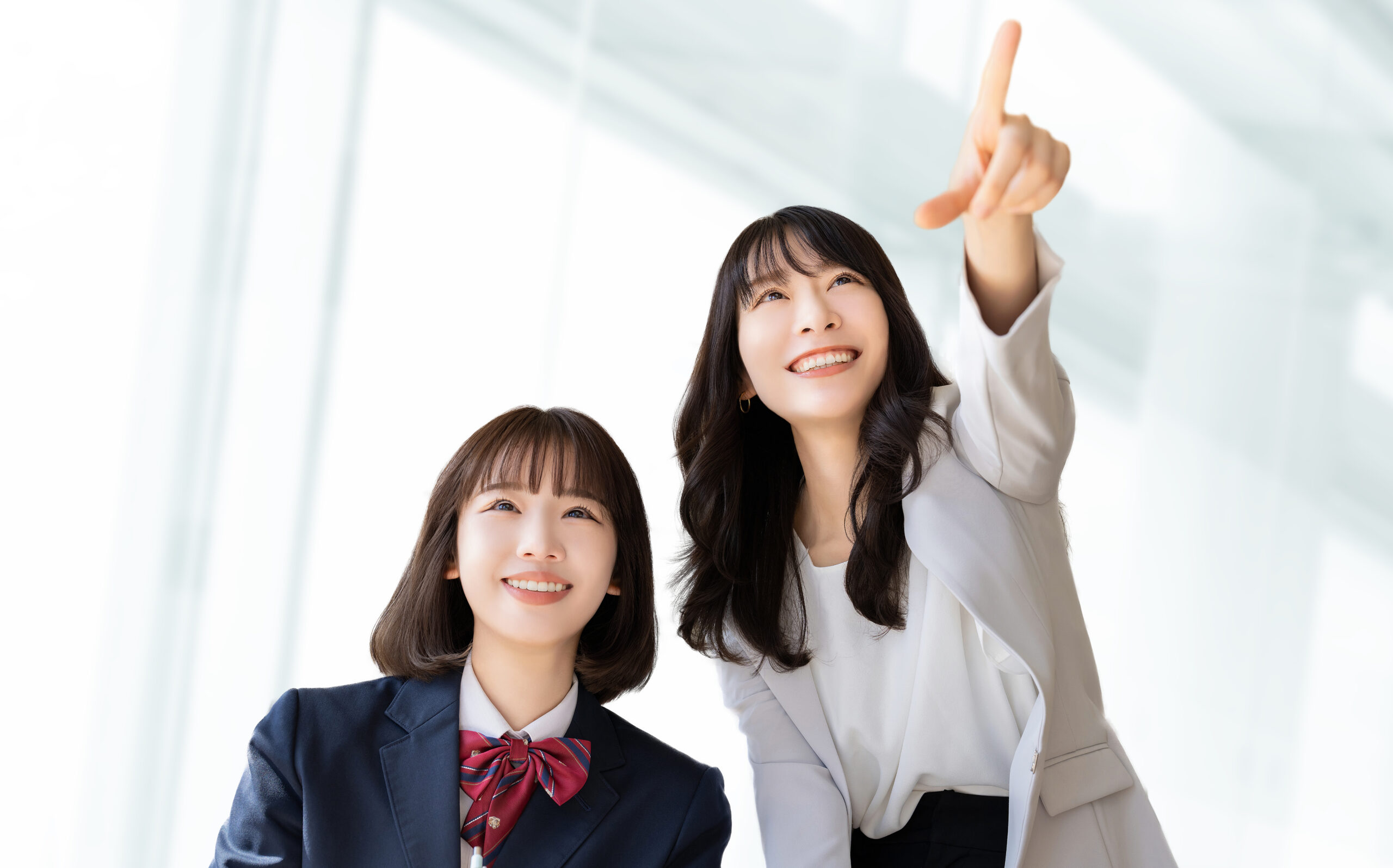 塾で授業を受ける高校生