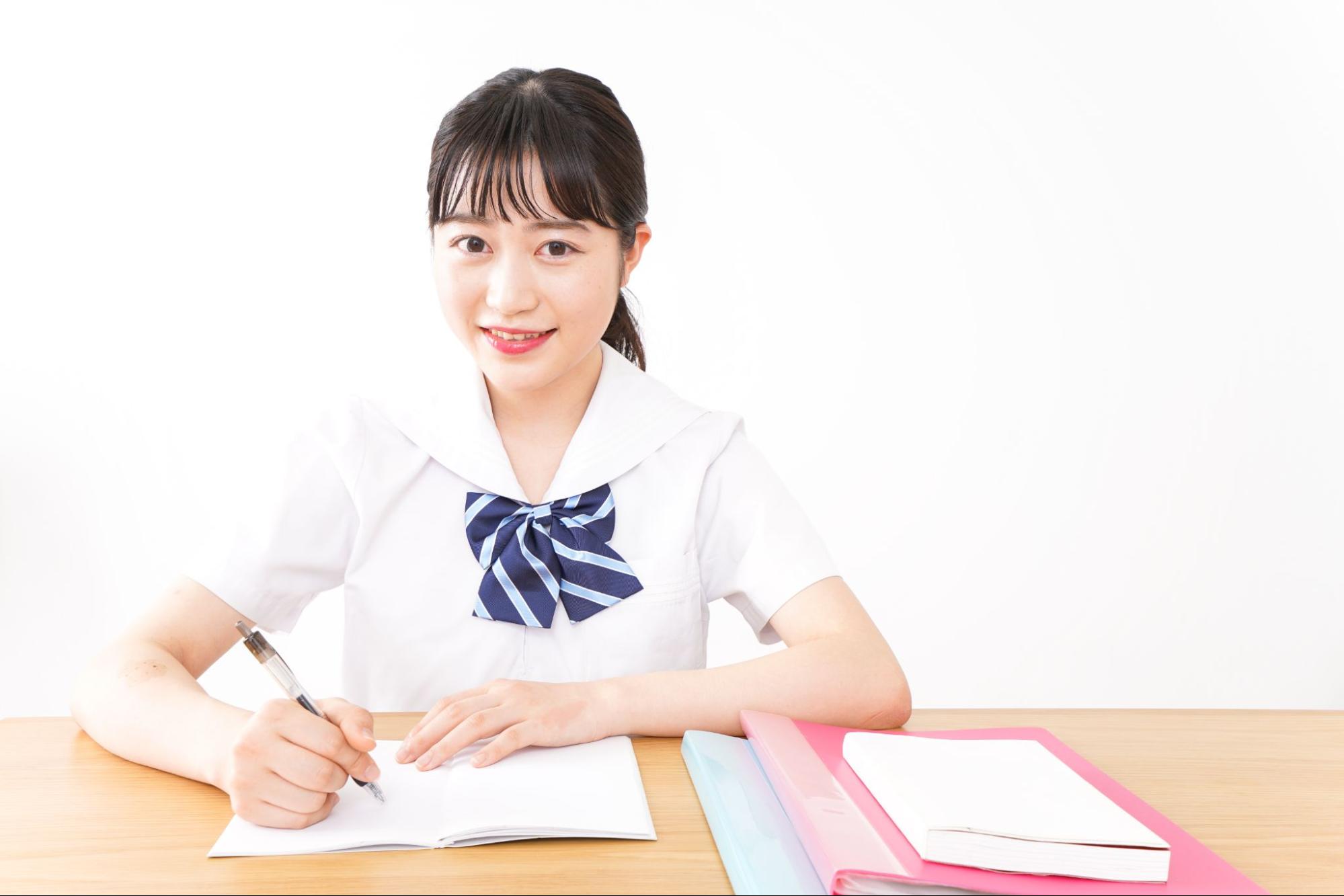 勉強をする学生