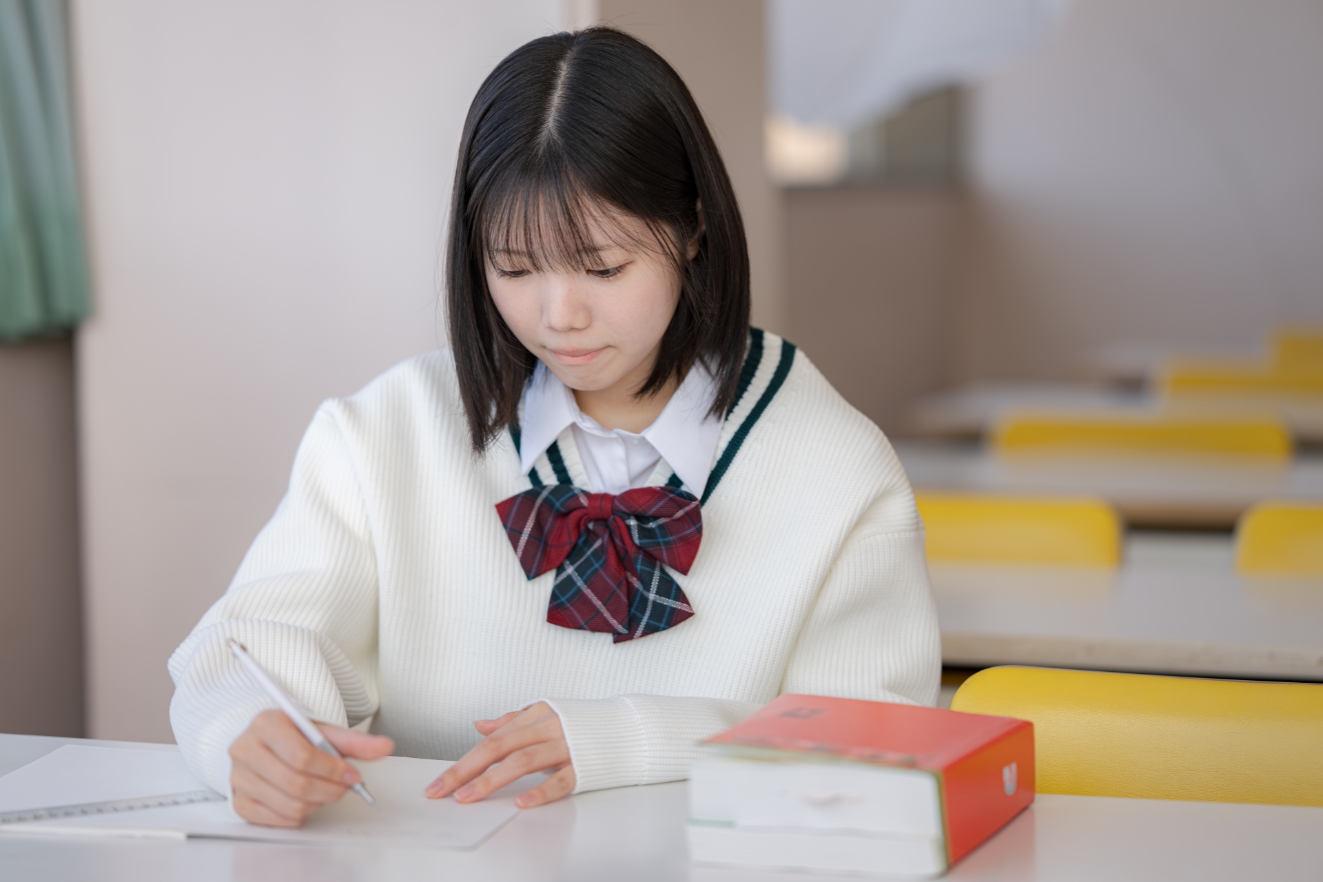 勉強する学生