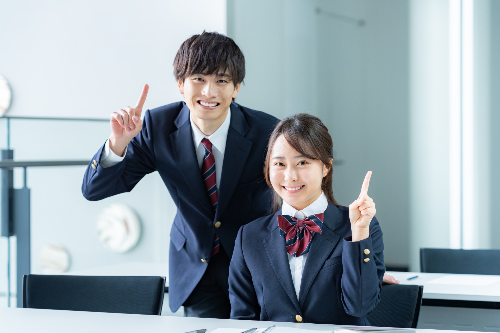 教室で自習する学生