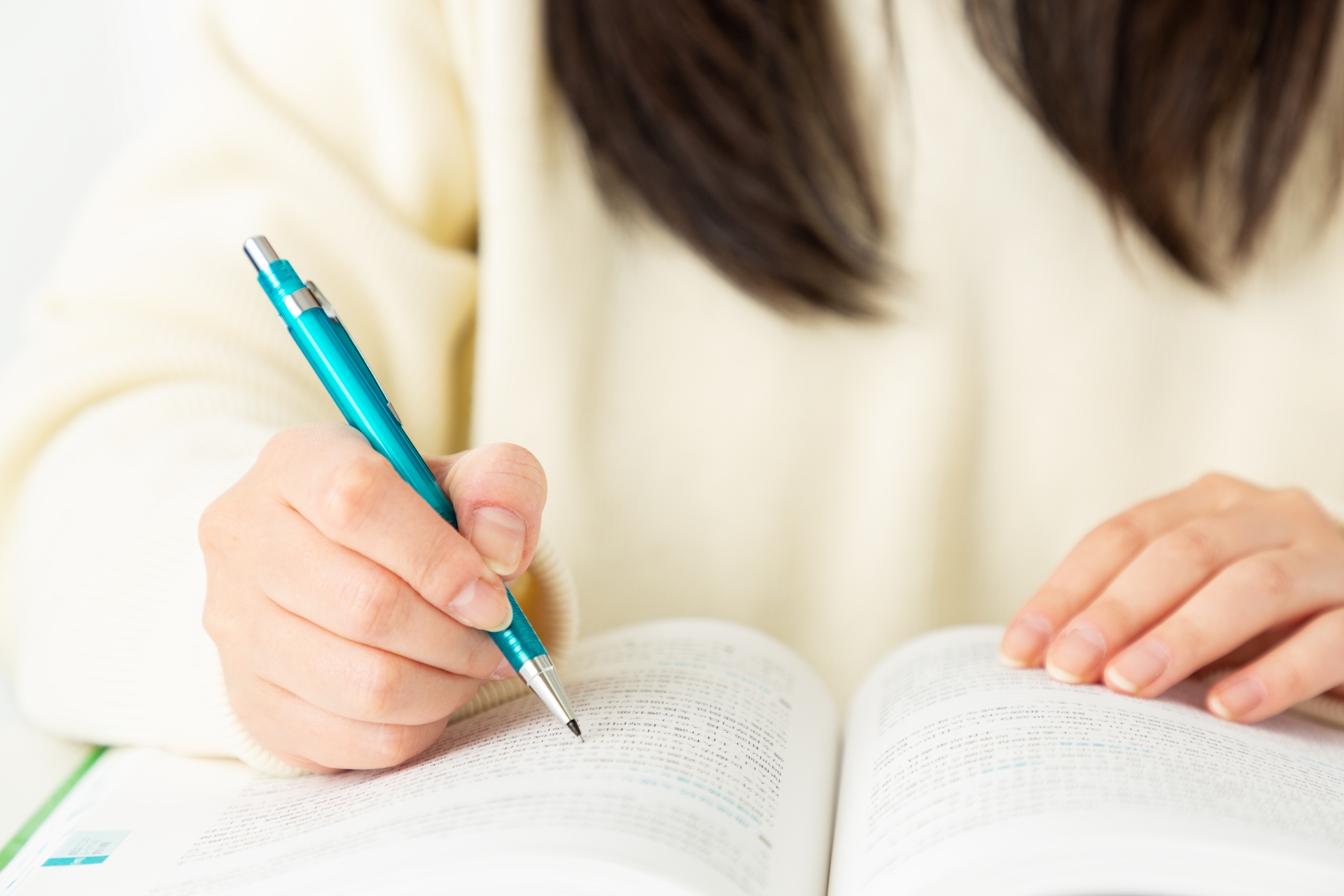 勉強をするイメージ