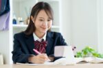 ながら勉強で効率を上げる方法は？メリットやデメリット、注意点を解説
