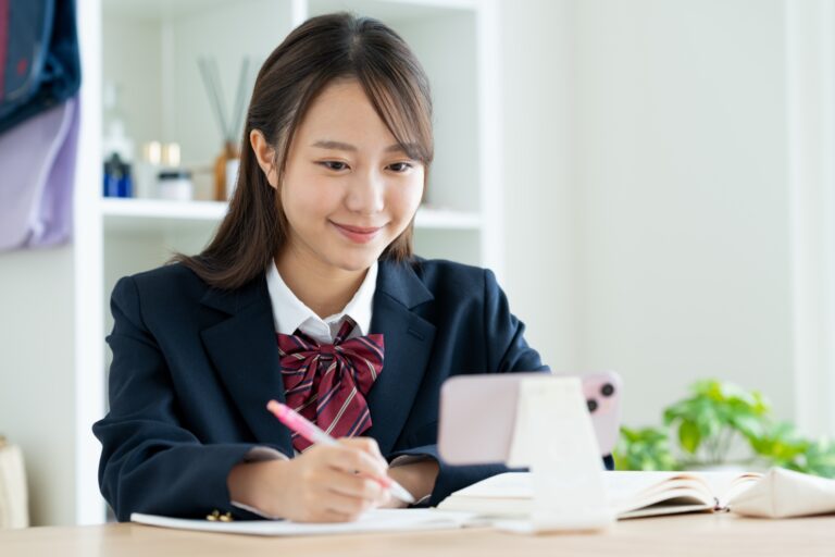 ながら勉強で効率を上げる方法は？メリットやデメリット、注意点を解説