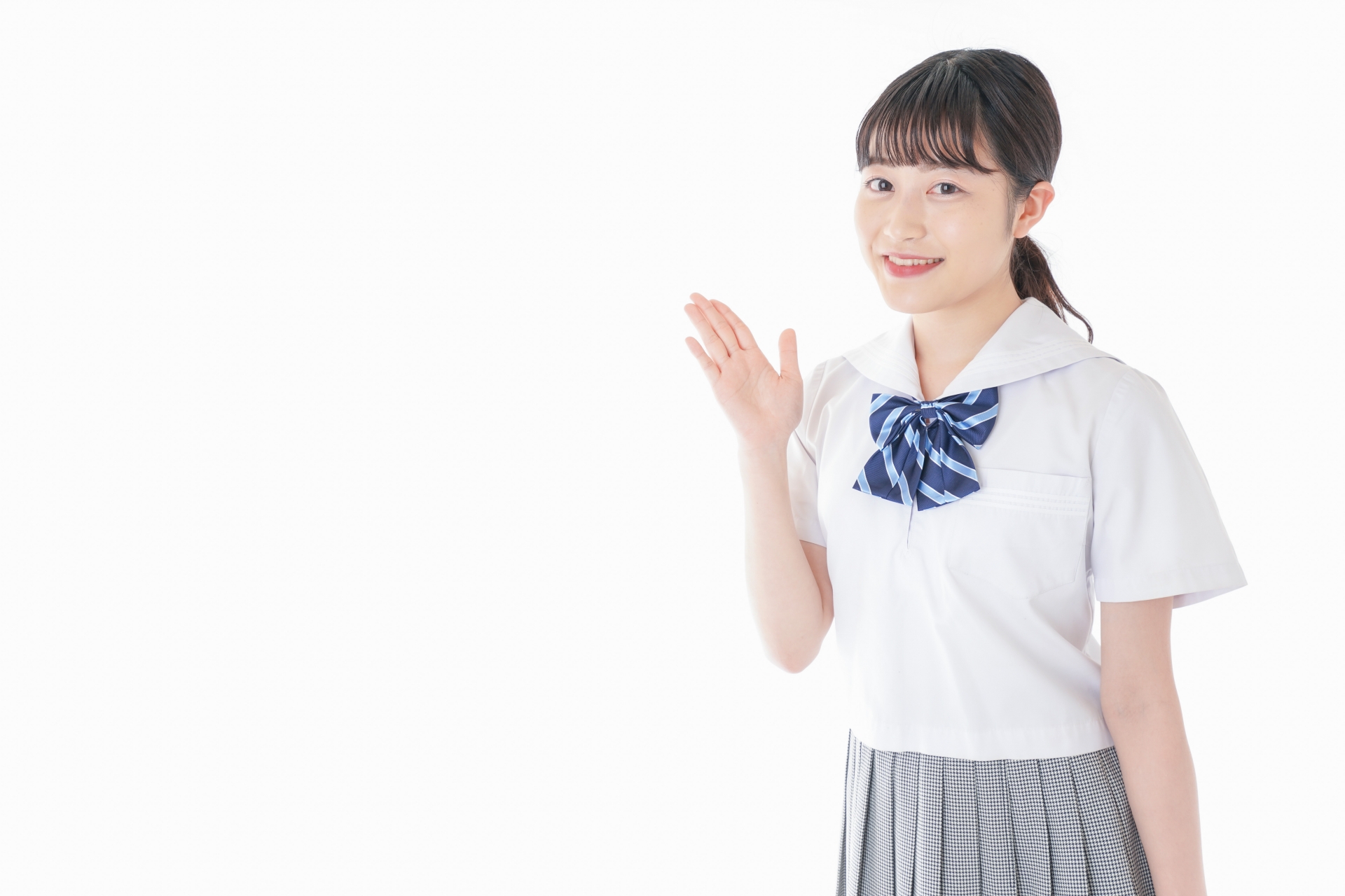 案内をする笑顔の女子学生