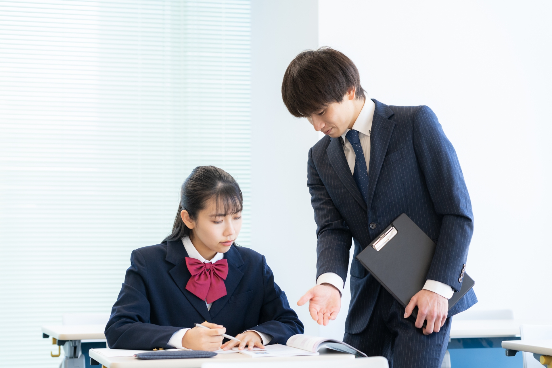 勉強を教える講師
