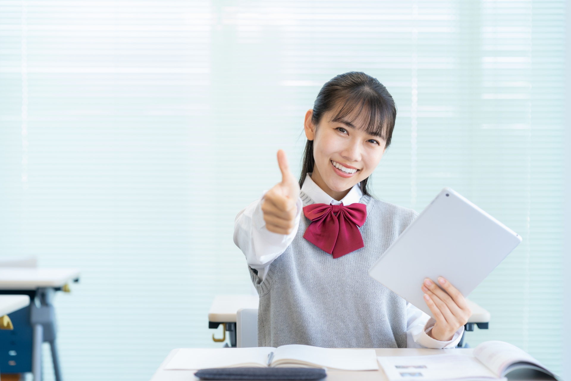 受験勉強をする学生