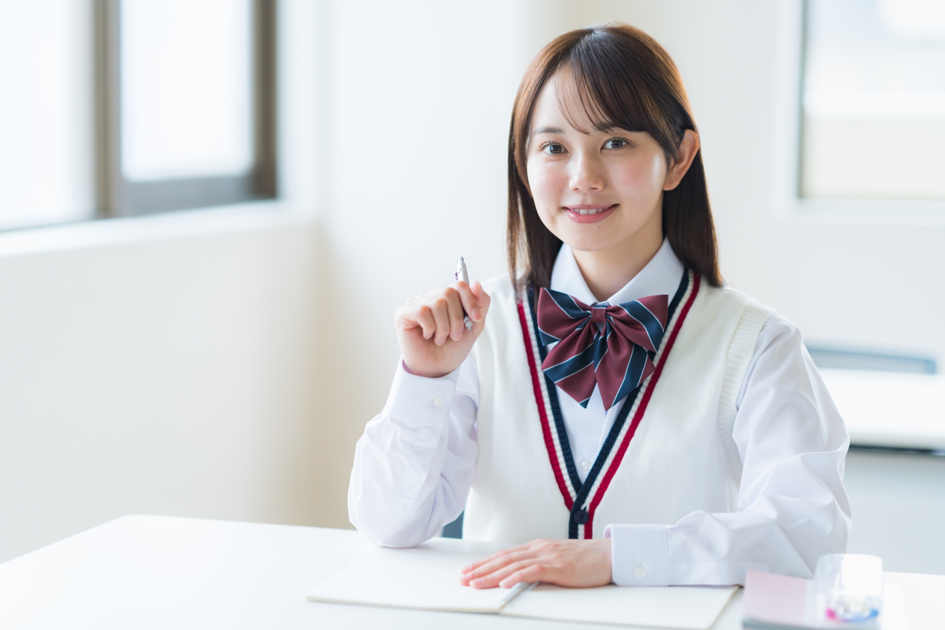 教室で勉強する学生