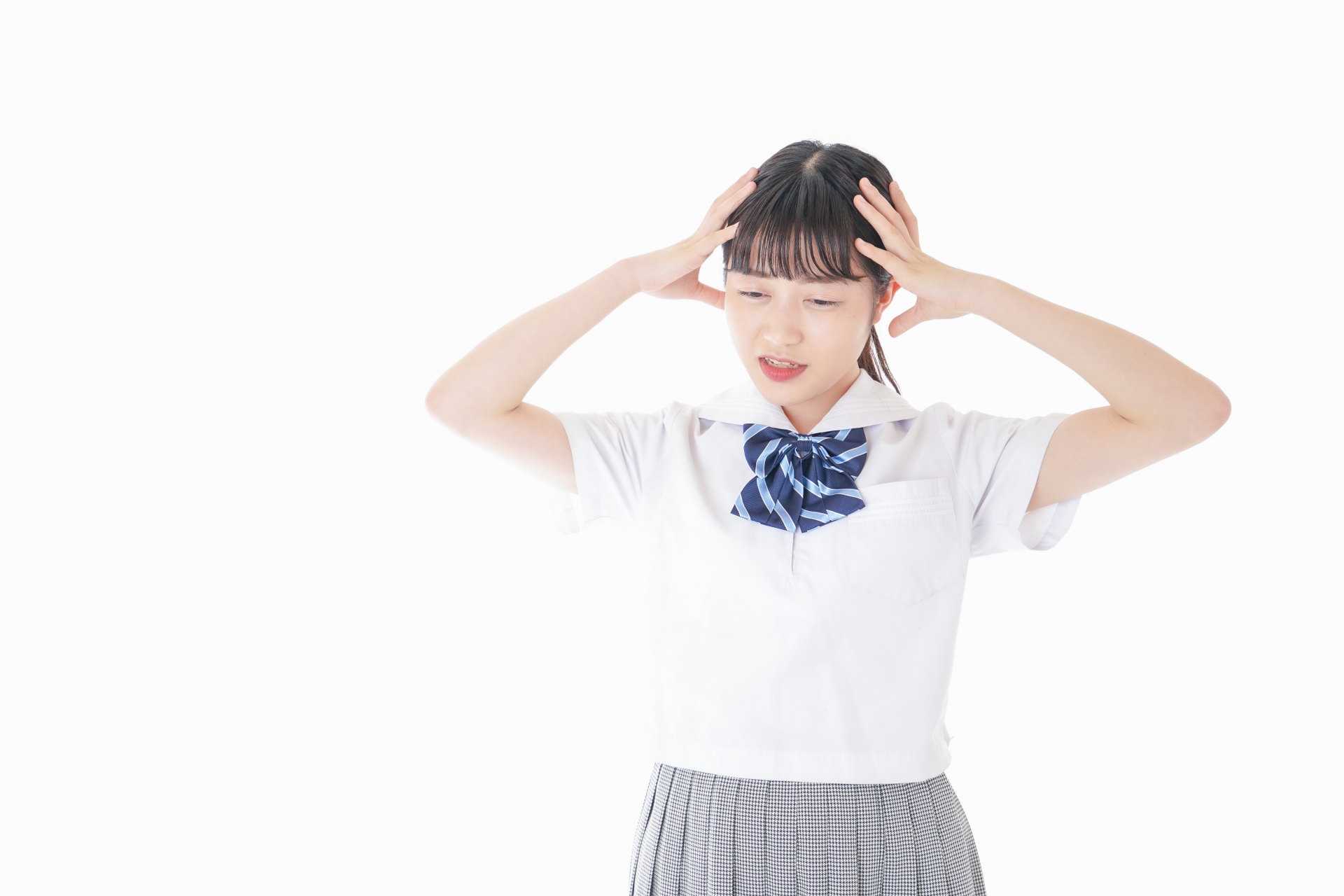 考え事をする学生