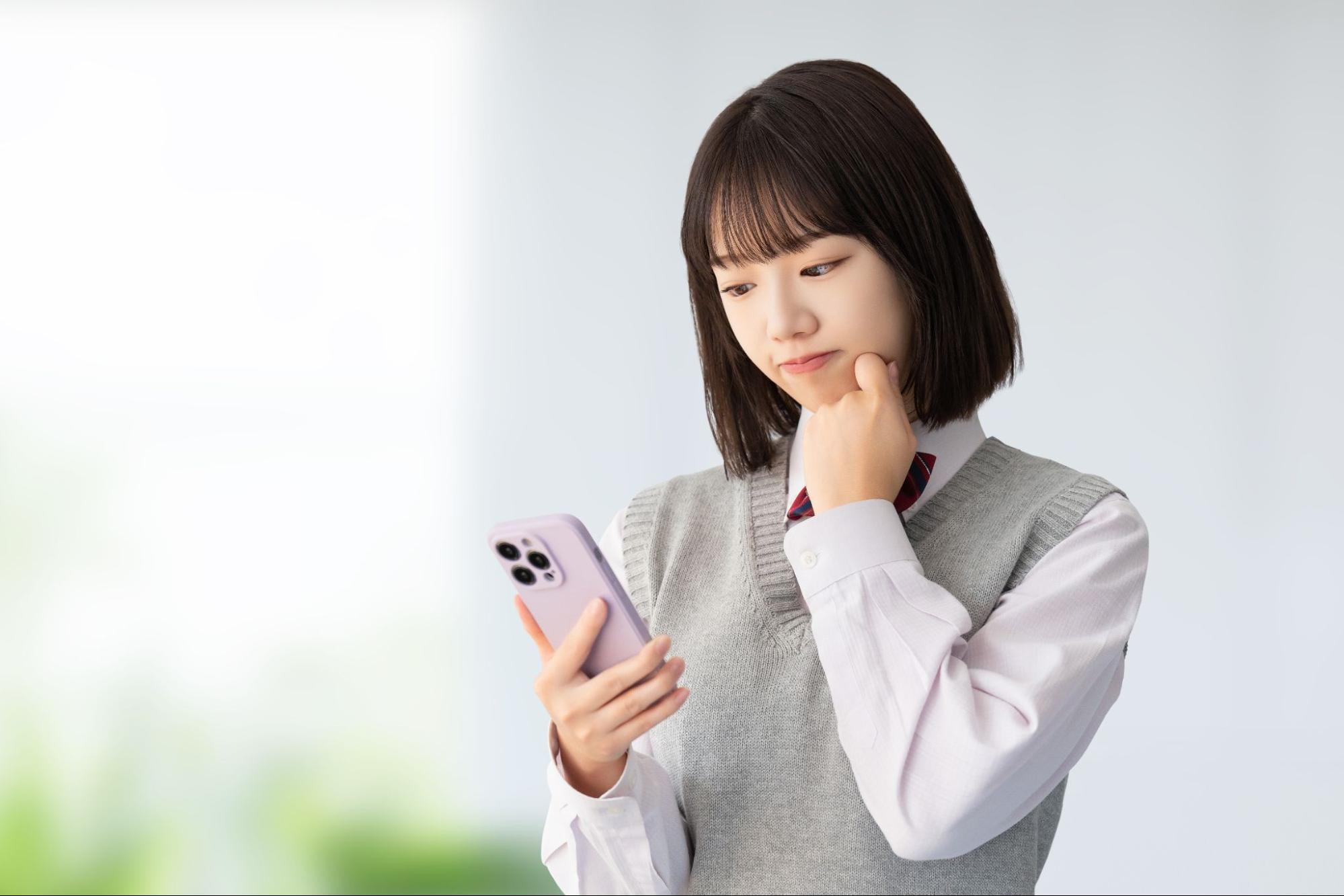 受験生・制服姿の女子高校生