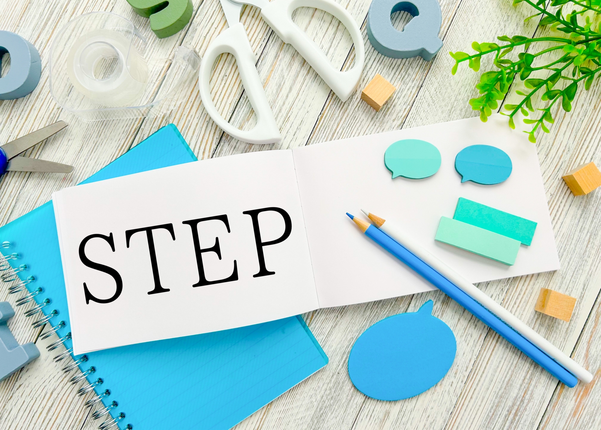 STEPの文字とブルー系文房具