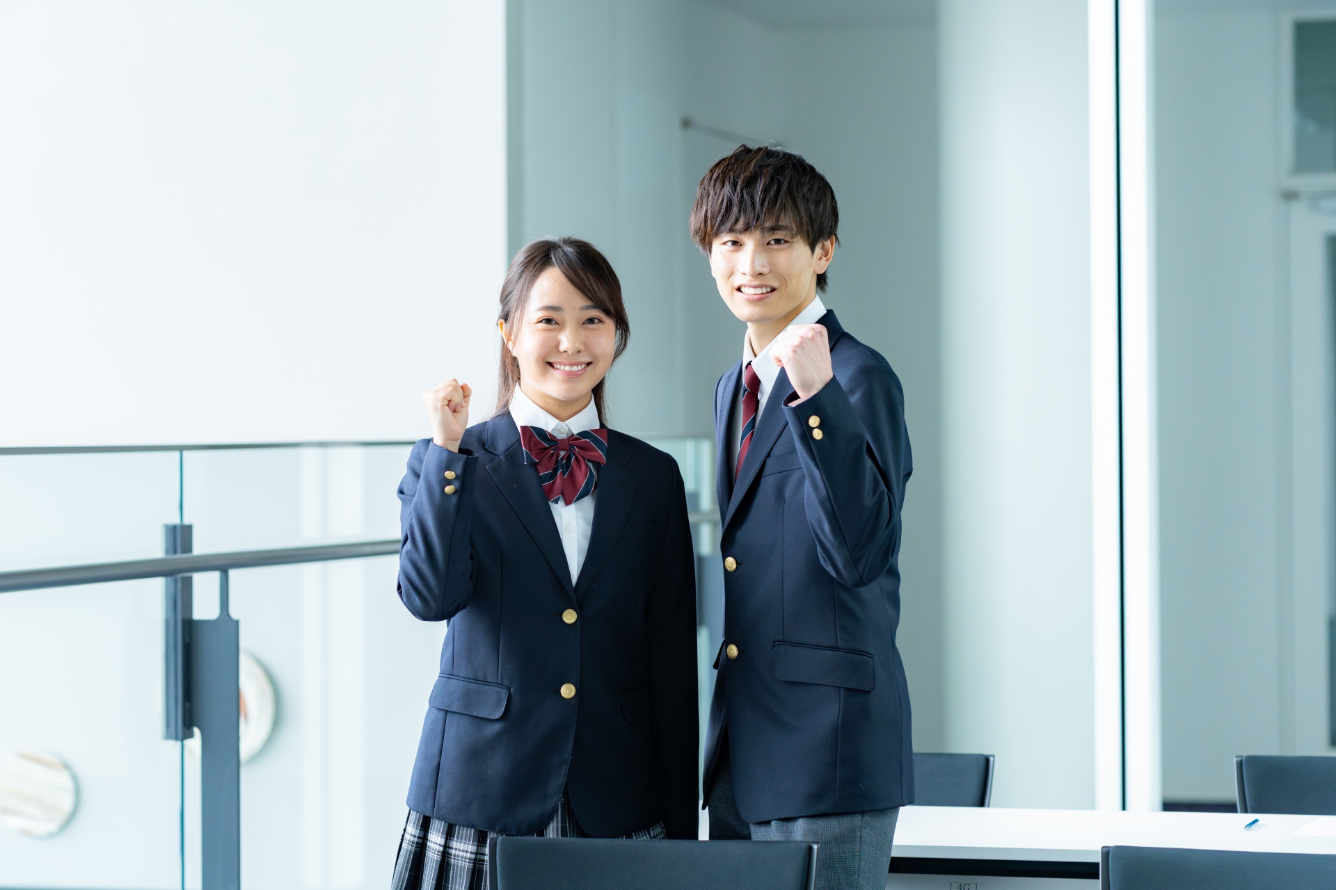 ガッツポーズする高校生