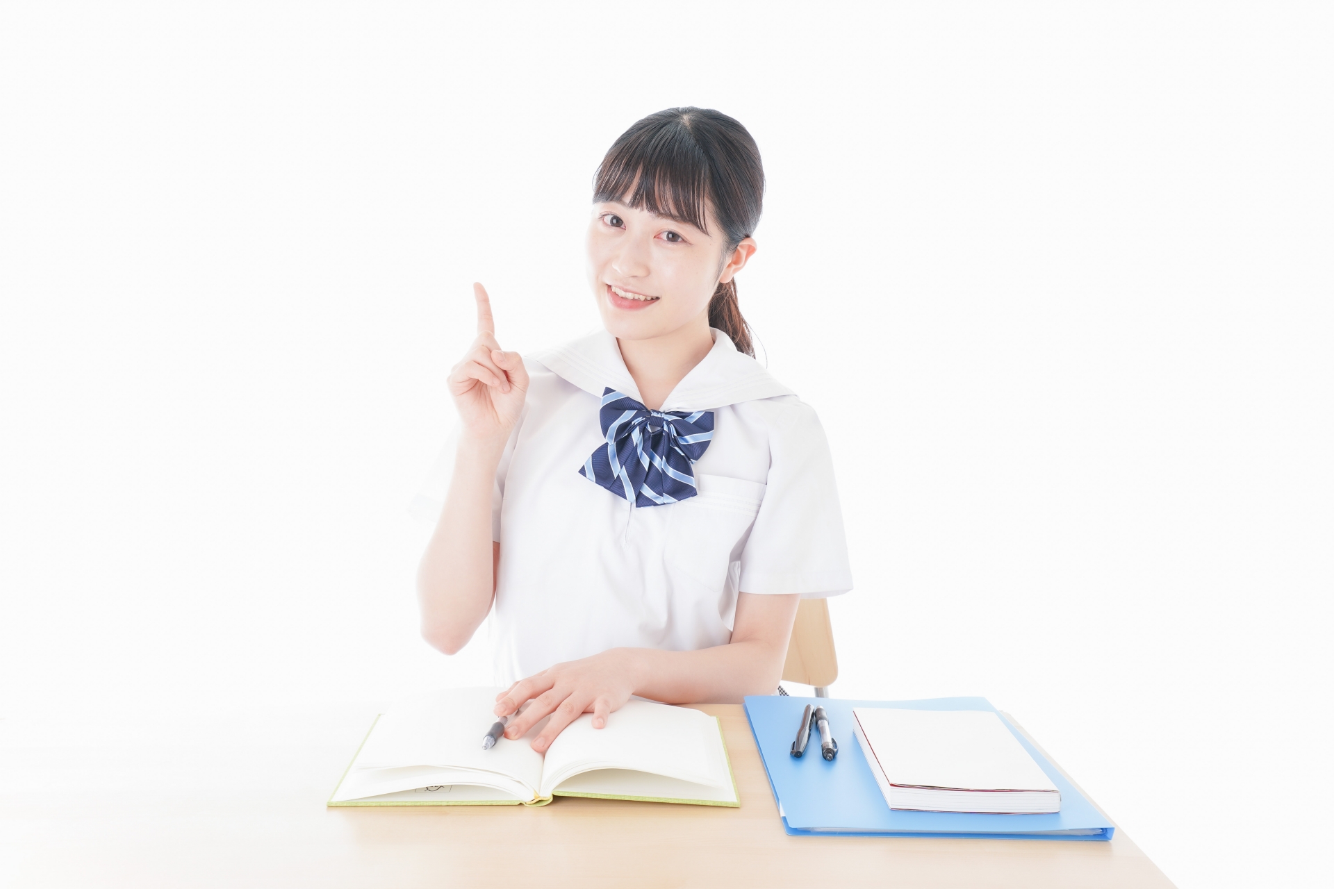 指を指す制服姿の女子学生