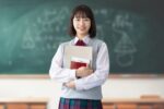 受験生・制服姿の女子高校生